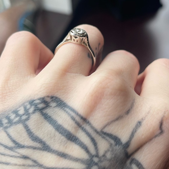 Vintage 18K White Gold Art Deco Etched Solitaire Diamond Ring - Picture 2 of 6